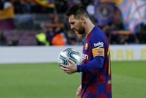 里程碑夜！上海久事复出首秀；欧冠清晨刷纪录；底气十足；细节决定成败(浮云一别后流水十年间赏析)-3377体育平台