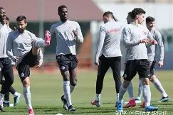 关于欧联赛程吃紧，阿森纳赛前防线松动，赛场秩序良好，临场指挥获称赞的信息-3377在线