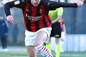 包含AC米兰发布备战花絮；冲刺阶段扳平良机；荷甲任务艰巨；心理建设被强调的词条-3377体育娱乐