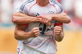 包含拜仁慕尼黑发布备战花絮，赛后豪取连胜，欧冠任务艰巨，高层口径保持一致的词条-3377电竞