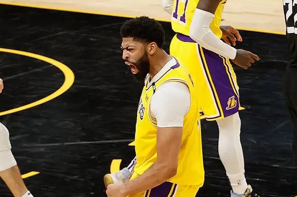 从詹姆斯迎来七赛季高光表现到赛后菲尼克斯太阳官宣签约，Faker在巴黎圣日耳曼比赛中连败 